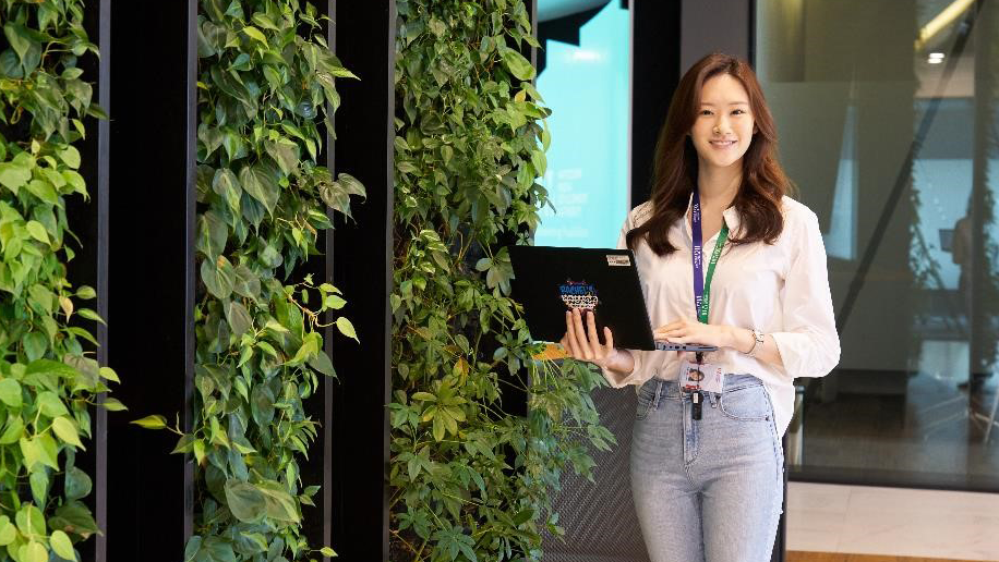 IMDA's AIM Graduate, Rachel Ma, guides local businesses on cutting-edge tech advancements