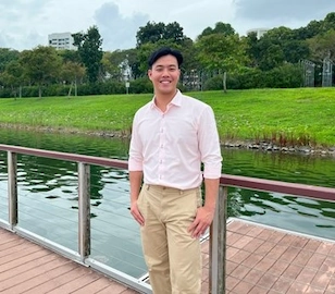 SG Digital Scholarship recipient Tan Si Yu, Master of Engineering graduate from Cornell University posing outdoors.