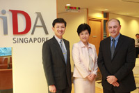 RADM (NS) Ronnie Tay, IDA CEO, Ms Yong Ying-I, IDA Chairman and Mr David Storrie, Nucleus Connect CEO at the signing of the Next Gen NBN OpCo contract.