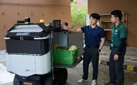 Autonomous Robot Enables Faster, Safer Feed Delivery at Bird Paradise